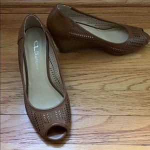 Chinese laundry tan laser cut wedges